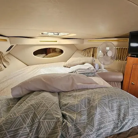 Boat Speedboat O Thor 보트호텔 *