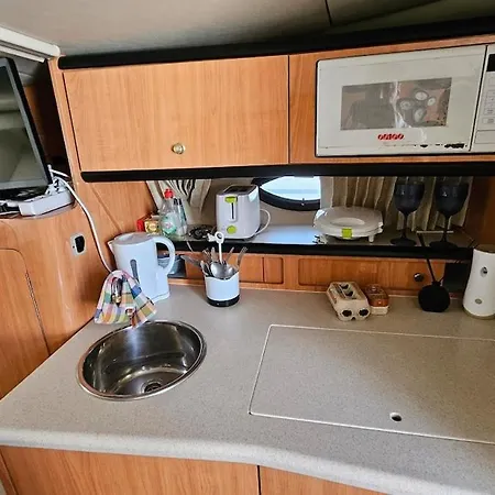 بوتيل Boat Speedboat O Thor Lisboa