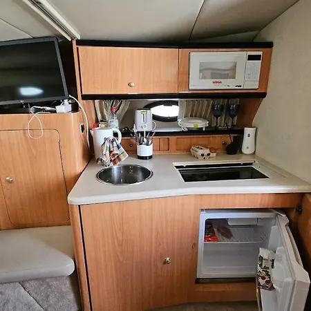 Boat Speedboat O Thor بوتيل *